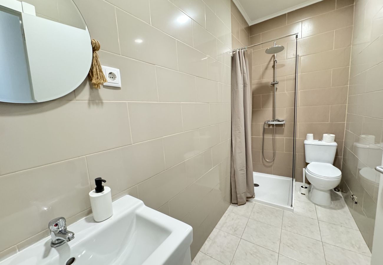 Casa em Costa de Caparica - Suite privada com patio · Suite XL plus patio (T1)