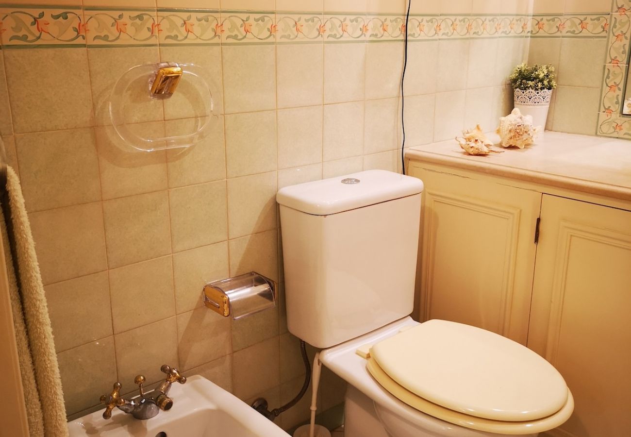 Apartamento em Costa de Caparica - 2ºF COSTA AZUL · CaparicaT2 com vista mar, ideal p