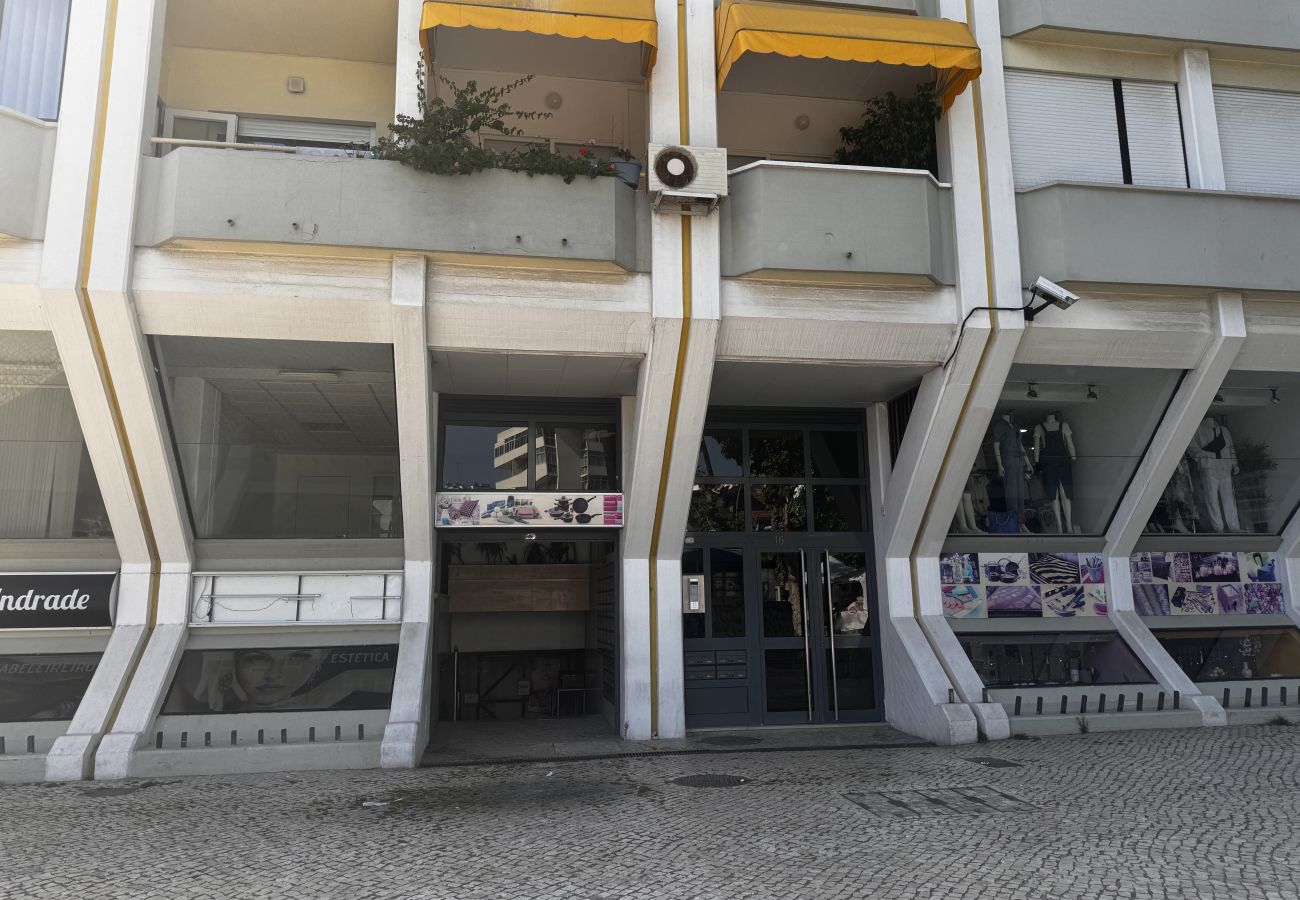 Apartamento em Costa de Caparica - 2Room Cozy Apartment Center Caparica