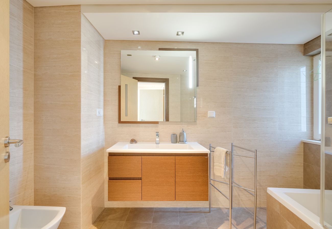 Residence in Costa de Caparica - Plazza T2 Luxury apartment whith sea view face t