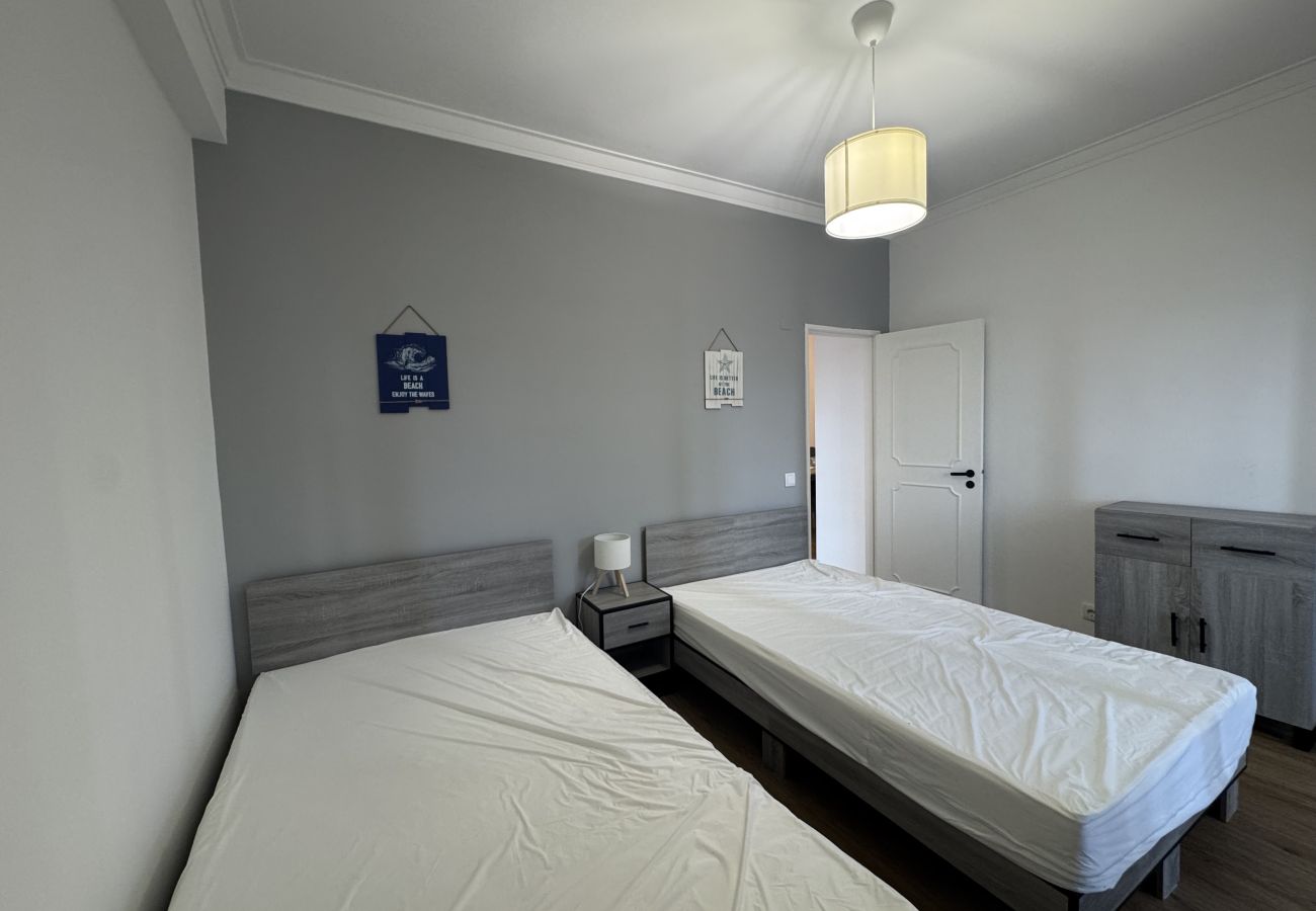 Apartment in Costa de Caparica - Cozy 2 room apartment by the beach