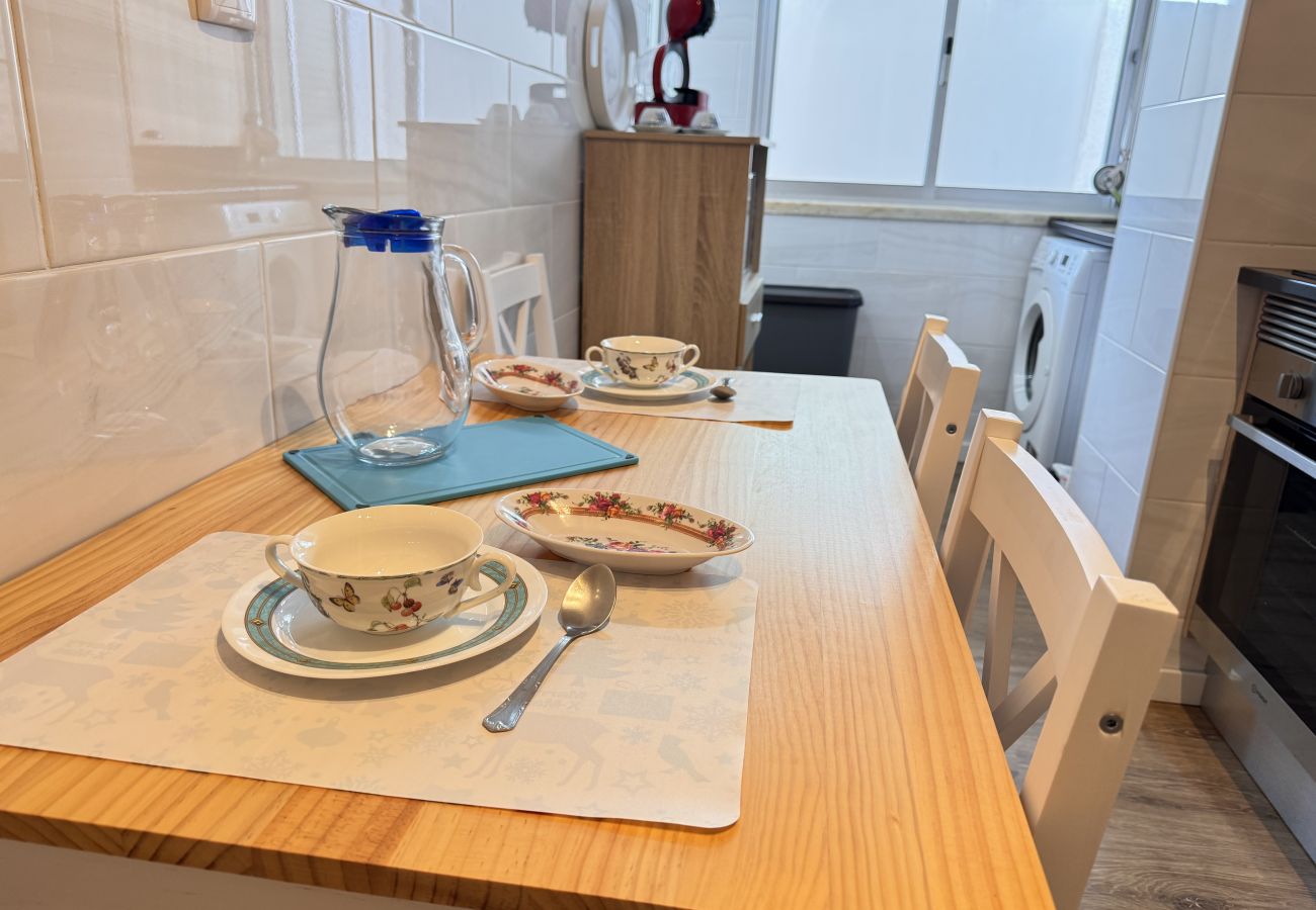 Apartment in Costa de Caparica - Cozy 2 room apartment by the beach