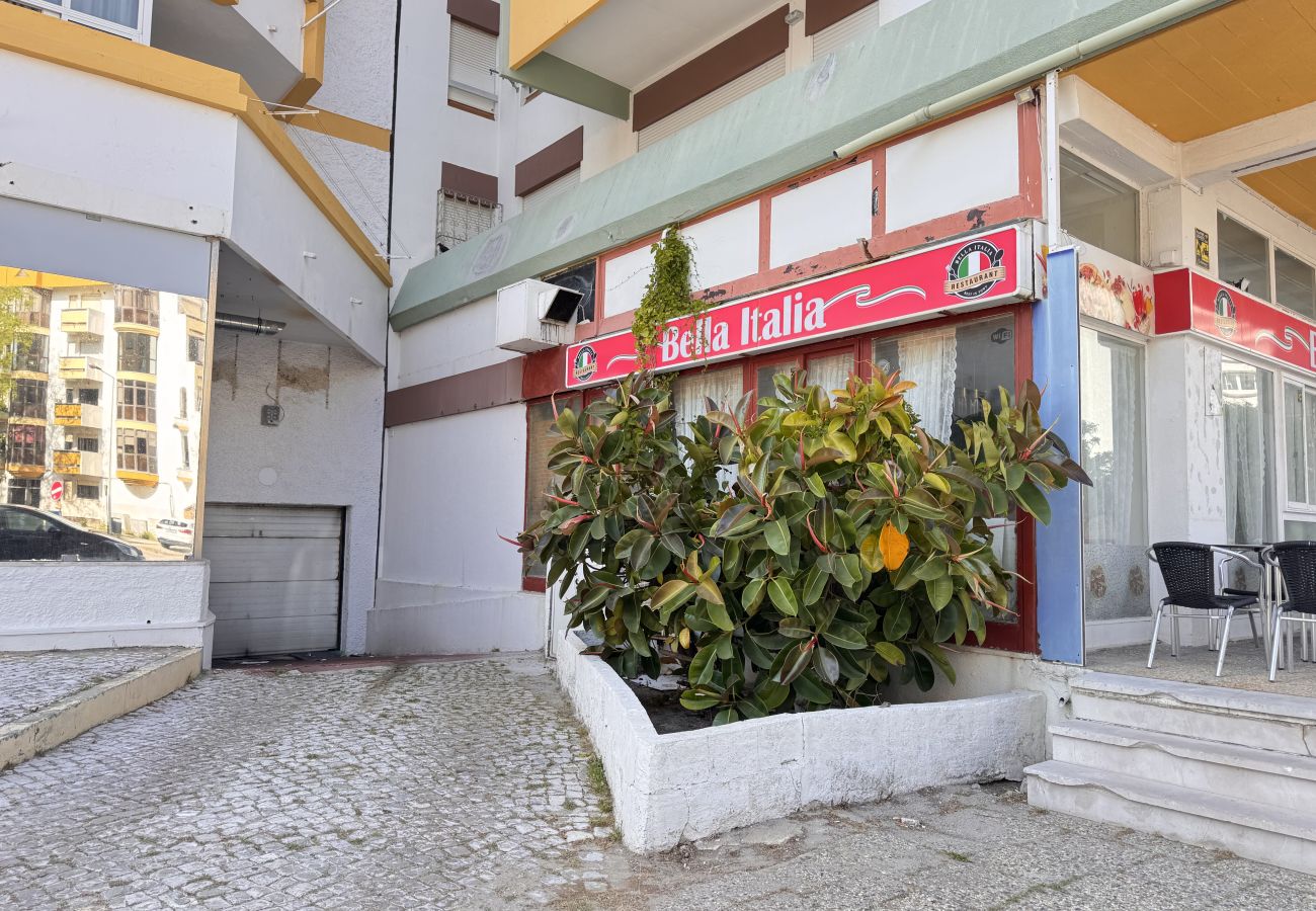 Apartment in Costa de Caparica - Cozy 2 room apartment by the beach